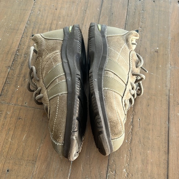 Stride rite brown suede sneakers - Picture 7 of 10